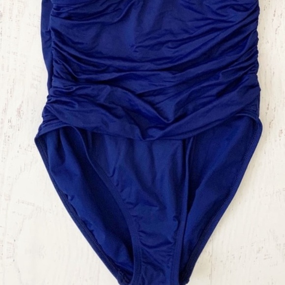 La Blanca one piece bathing suite size 8 - Picture 6 of 6